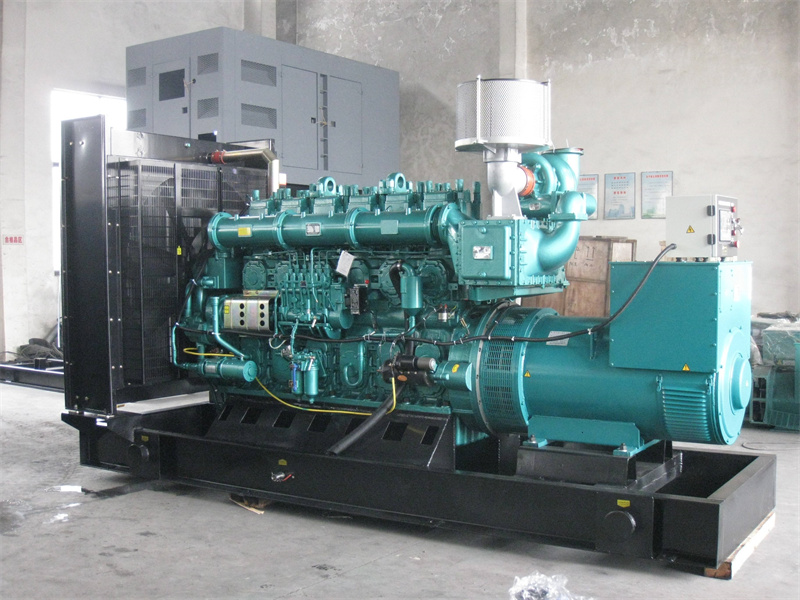 贵定200KW 柴油发电机的油耗是多少？