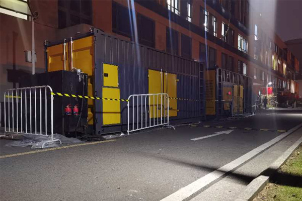 贵定柴油发电机组的输出电压是如何调节的？