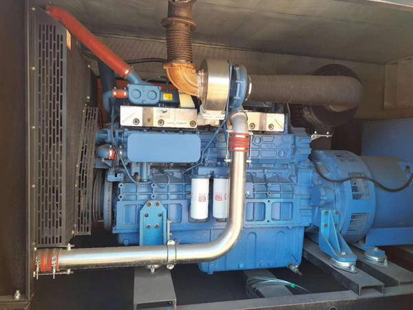 贵定燃油消耗率与进气温度的具体关系是什么？