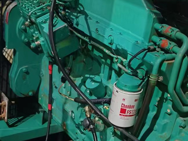 贵定如何确定新的发电机组控制系统是否与原系统兼容？